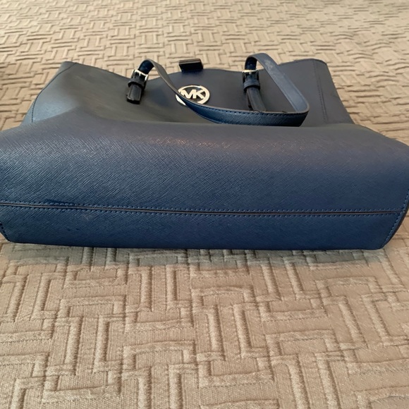 Authentic Michael Kors Bag - Picture 7 of 8
